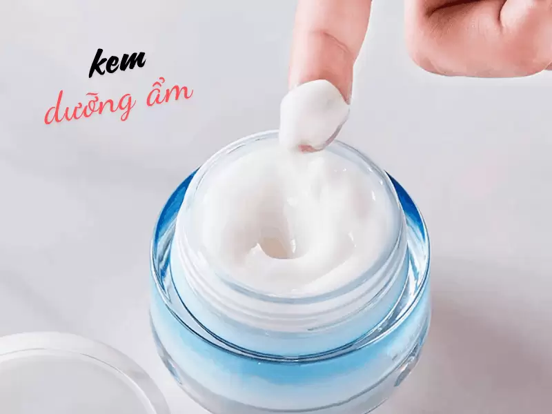Hướng dẫn cách massage mặt đơn giản có thể làm tại nhà 3 Sử dụng kem dưỡng ẩm khi massage mặt